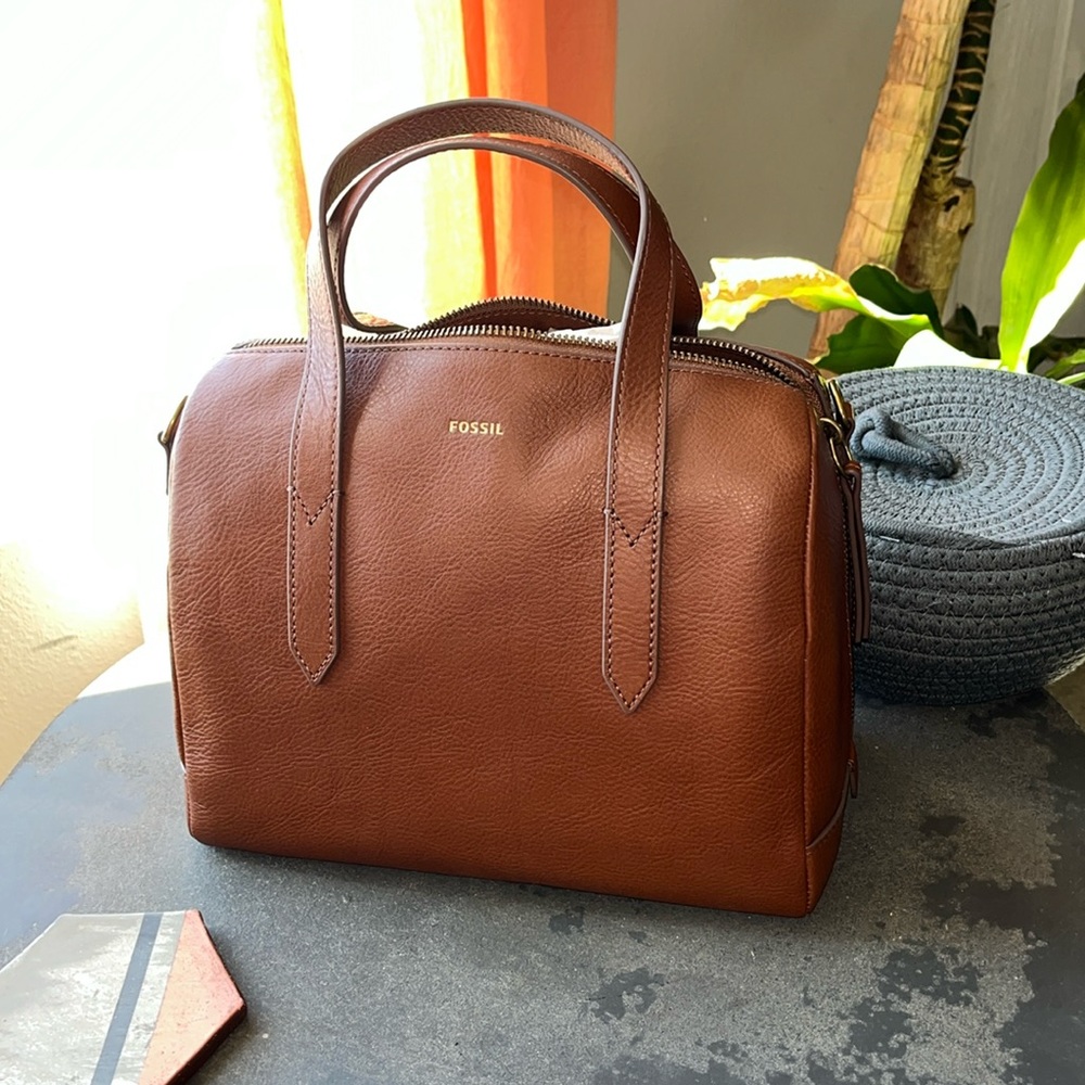 Fossil cowhide leather Sydney Satchel medium brown purse